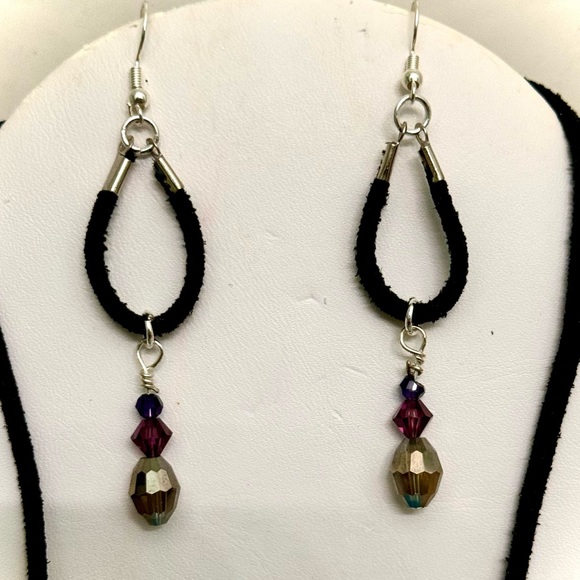 Suede Necklace & Earring Set w/Floral Blown Glass Pendant - Picture 4 of 10